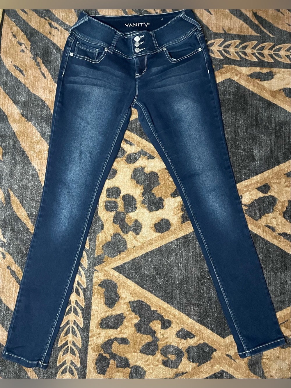 Vanity Women’s Skinny Jeans 29W 32L Dark Wash Triple Button Stretch